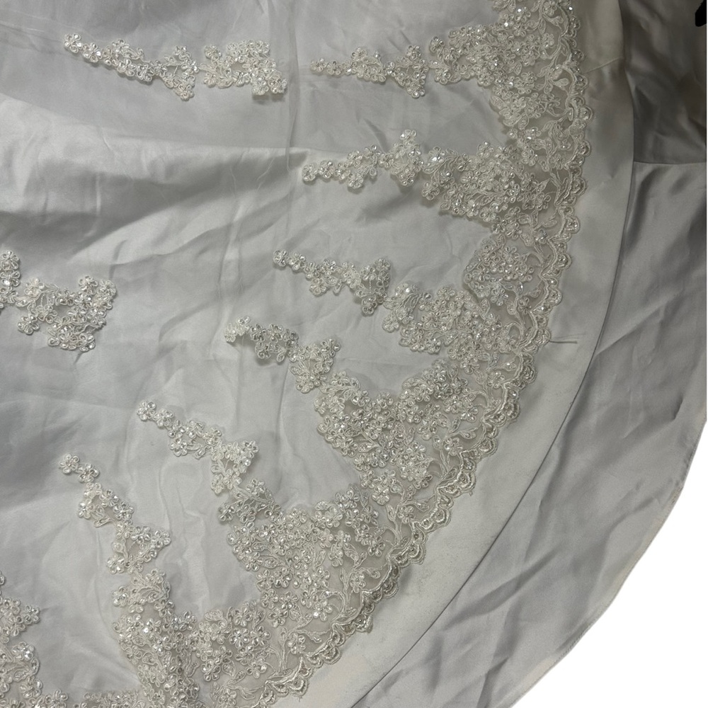 Wedding Dress - Picture 4 of 13